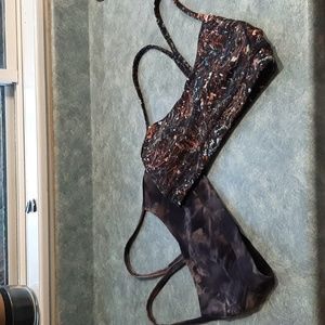 2x Lululemon Flow Y bras, size 6